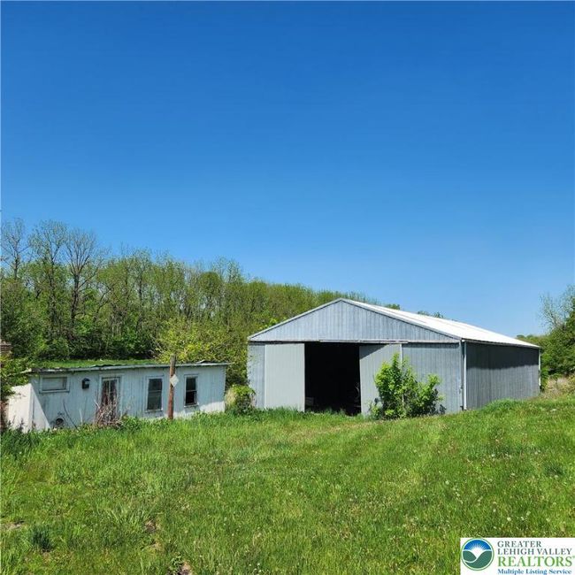 2357 Spring St, House other with 6 bedrooms, 2 bathrooms and null parking in Coplay PA | Image 28