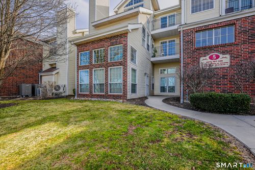 133-133 Carriage Crossing Ln, Middletown, CT, 06457-5832 | Card Image