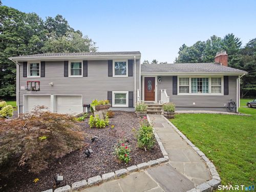 73 Weeping Willow Ln, Fairfield, CT, 06825-1060 | Card Image