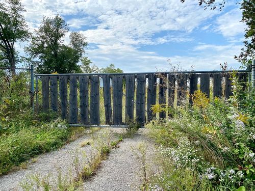 28884 N Il Route 83, Mundelein, IL, 60060-9525 | Card Image