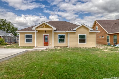 144 W Brazos St, Uvalde, TX, 78801-3024 | Card Image