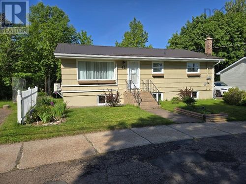 42 Mclean St, Truro, NS, B2N4W1 | Card Image