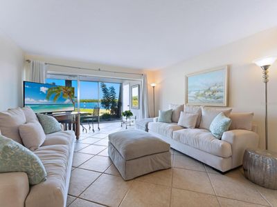 104 - 4440 Exeter Drive, Condo with 2 bedrooms, 2 bathrooms and null parking in Longboat Key FL | Image 1