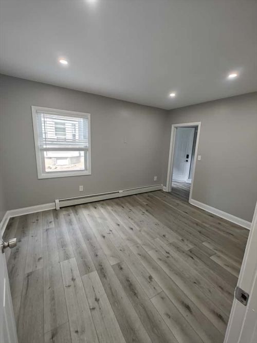apt-103-28 Vine St, Haverhill, MA, 01830-6251 | Card Image