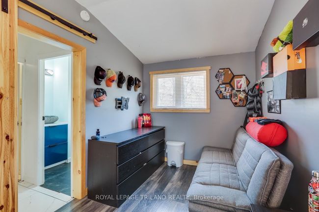 7933 Katharine Cres, House other with 2 bedrooms, 1 bathrooms and 5 parking in Port Franks ON | Image 15
