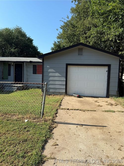 1401 E 1st St, Okmulgee, OK, 74447-3801 | Card Image