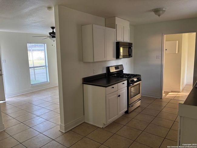 401 W Lindbergh Blvd, House other with 4 bedrooms, 1 bathrooms and null parking in Universal City TX | Image 7