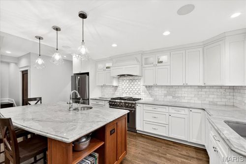 443 Sherwood Dr, Webster Groves, MO, 63119-3749 | Card Image