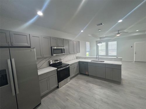 301 S Railroad Ave, Shepherd, TX, 77371-3441 | Card Image