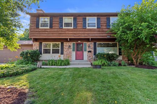 1334 W Paradise Ct, GLENDALE, WI, 53209-4413 | Card Image