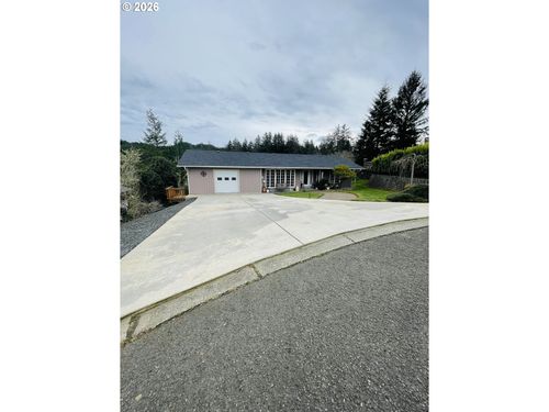 922 Fern Pl, Reedsport, OR, 97467-1920 | Card Image