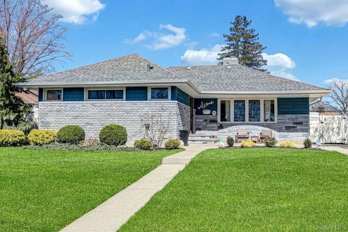 545 Mohawk Rd, West Hempstead, NY, 11552-3924 | Card Image