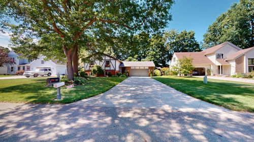 7381 Rolling Hills Dr, Hudsonville, MI, 49426-9751 | Card Image