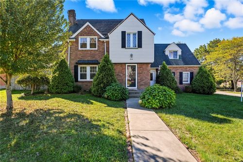 204 E Edgewood Ave, New Castle, PA, 16105-2164 | Card Image