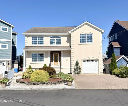 1663 East Dr, Point Pleasant Boro, NJ, 08742-5117 | Card Image