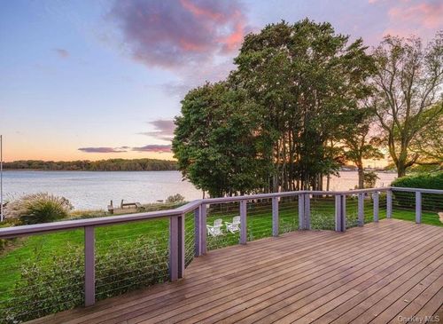 1020 Ruch Ln, Southold, NY, 11971-1390 | Card Image