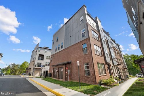 77b-13695 Innovation Station Loop, HERNDON, VA, 20171-6493 | Card Image