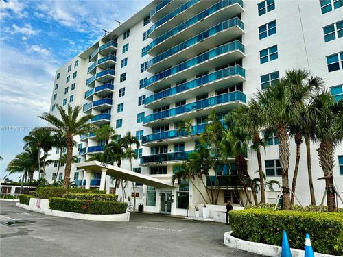 apt-1p-7501 E Treasure Dr, North Bay Village, FL, 33141-4301 | Card Image