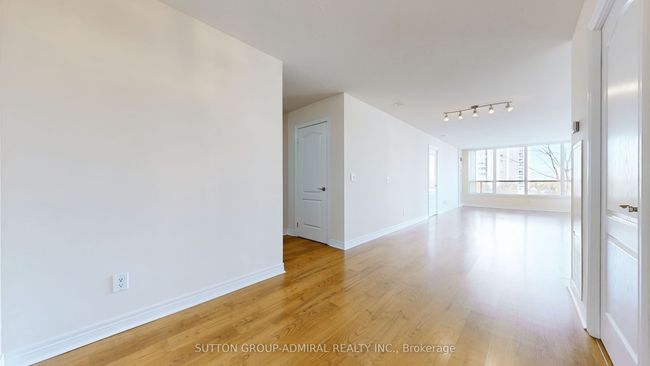 204 - 60 Disera Dr, Condo with 2 bedrooms, 2 bathrooms and null parking in Vaughan ON | Image 23