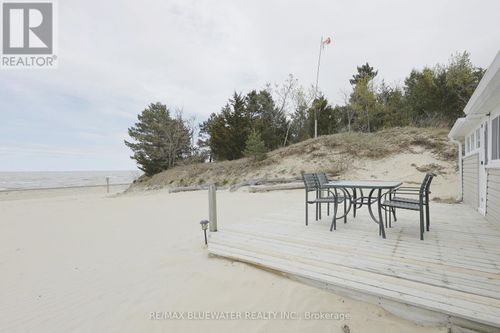 6388 W Parkway Dr, Lambton Shores, ON, N0N1J2 | Card Image