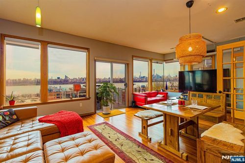 152 Pine St, Cliffside Park, NJ, 07010-1018 | Card Image