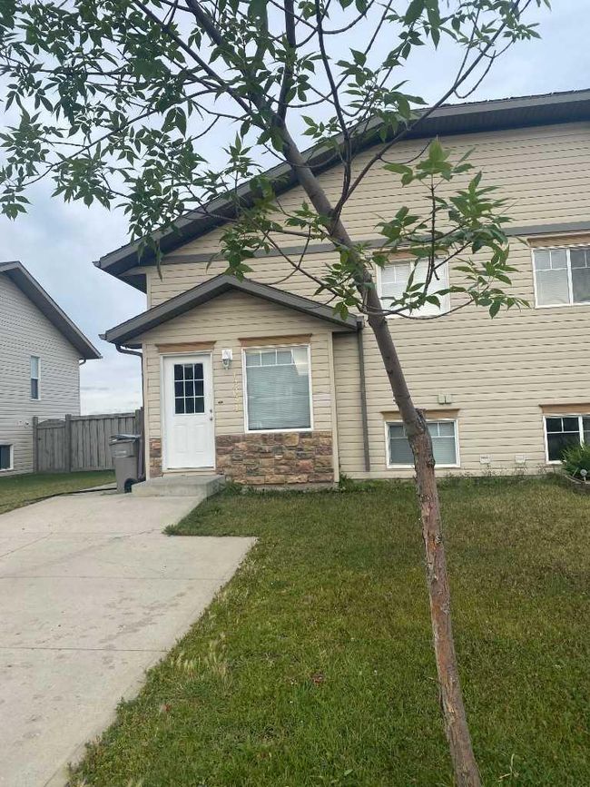 12034 102b, Home with 3 bedrooms, 1 bathrooms and 2 parking in Grande Prairie AB | Image 1