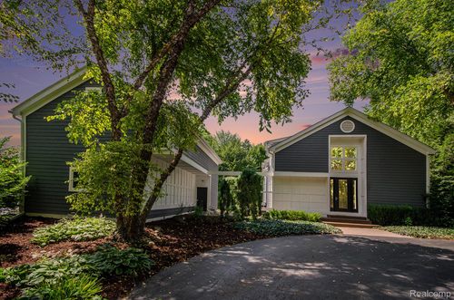 5751 Dora Ln, Clarkston, MI, 48348-5117 | Card Image