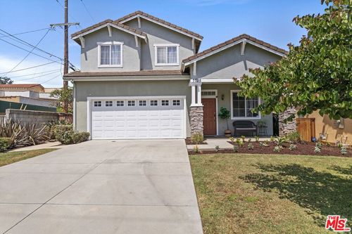 7725 Victoria Ave, Inglewood, CA, 90305-1221 | Card Image