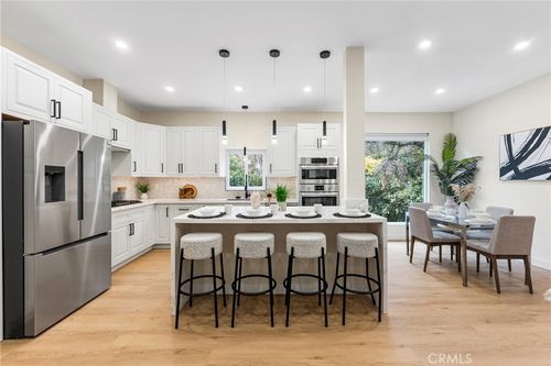 8010 Padre Ln, LOS ANGELES, CA, 90046-2048 | Card Image