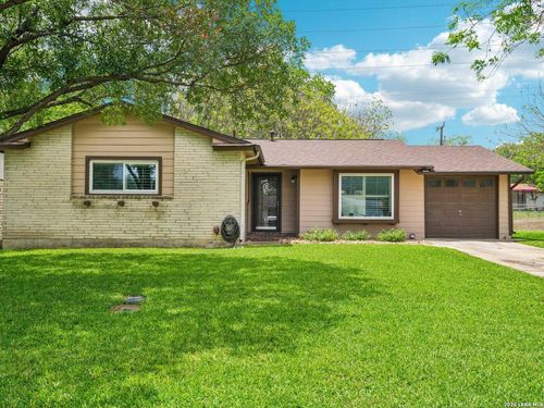 915 Horseshoe Trl, Universal City, TX, 78148-4008 | Card Image