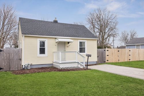 557 Howard Ave, Aurora, IL, 60506-2840 | Card Image