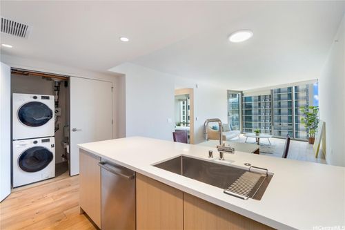 apt-3209-1001 Queen St, Honolulu, HI, 96814-5236 | Card Image