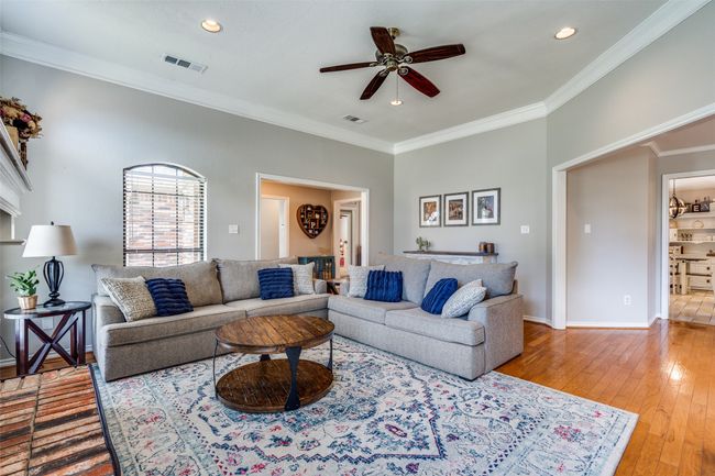 Living room featuring crown molding, ceiling fan, hardwood / wood-style floors, recessed lighting, and baseboards | Image 7
