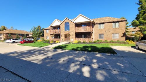 204-8663 Scenicview Drive, Broadview Heights, OH, 44147 | Card Image