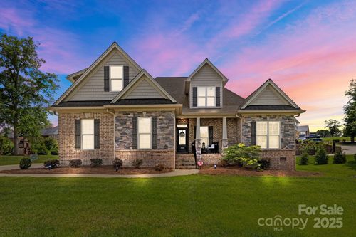 335 Wintergreen Ct, Kings Mountain, NC, 28086-3765 | Card Image