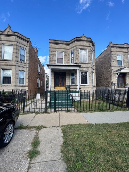 5246 W Congress Pkwy, Chicago, IL, 60644-4821 | Card Image