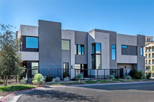 17 Promenade Isle Ln, Henderson, NV, 89011-3807 | Card Image