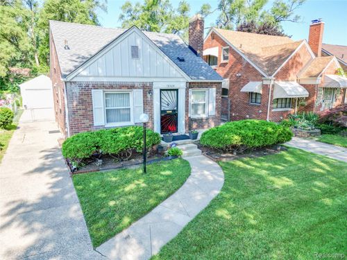 18489 Whitcomb St, Detroit, MI, 48235-2843 | Card Image