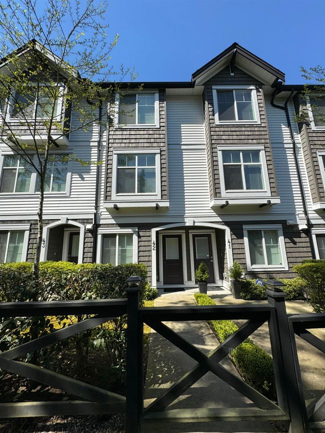 42 - 14271 60 Avenue, Townhouse with 3 bedrooms, 3 bathrooms and 2 parking in Surrey BC | Image 2