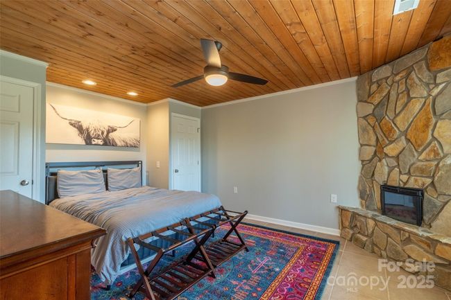 Bedroom Basement | Image 39