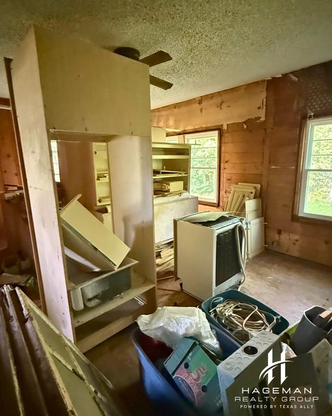 Miscellaneous room with a textured ceiling, a wealth of natural light, and ceiling fan | Image 5