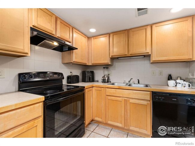Unit 11, Top Unit, Kitchen | Image 6