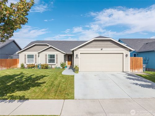 1630 E Filmore Dr, Moses Lake, WA, 98837-7633 | Card Image