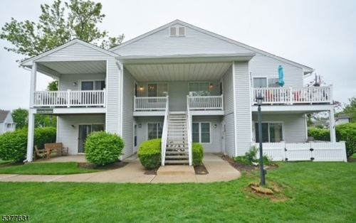 76-76 Village Green Rd, Bedminster, NJ, 07921-1506 | Card Image