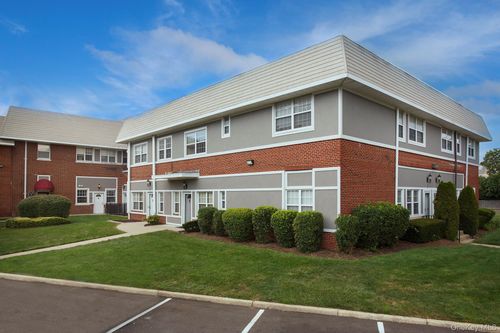 apt-28-425 Newbridge Rd, East Meadow, NY, 11554-4135 | Card Image