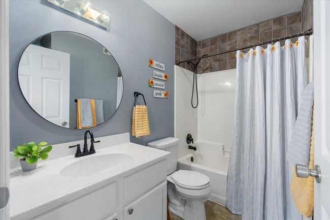 17-Bathroom.jpg | Image 11