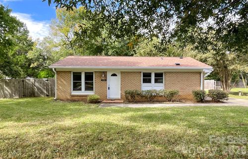 5704 Hillcrest Cir, Indian Trail, NC, 28079-8651 | Card Image