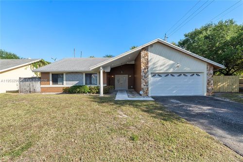 8201 Nw 53rd St, Lauderhill, FL, 33351-4911 | Card Image