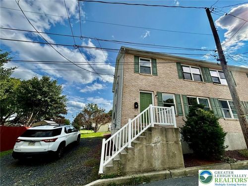 11 W Jewel St, Roseto, PA, 18013-1140 | Card Image