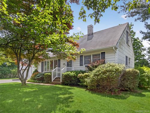 28 Parkway Dr N, Blauvelt, NY, 10913-1725 | Card Image